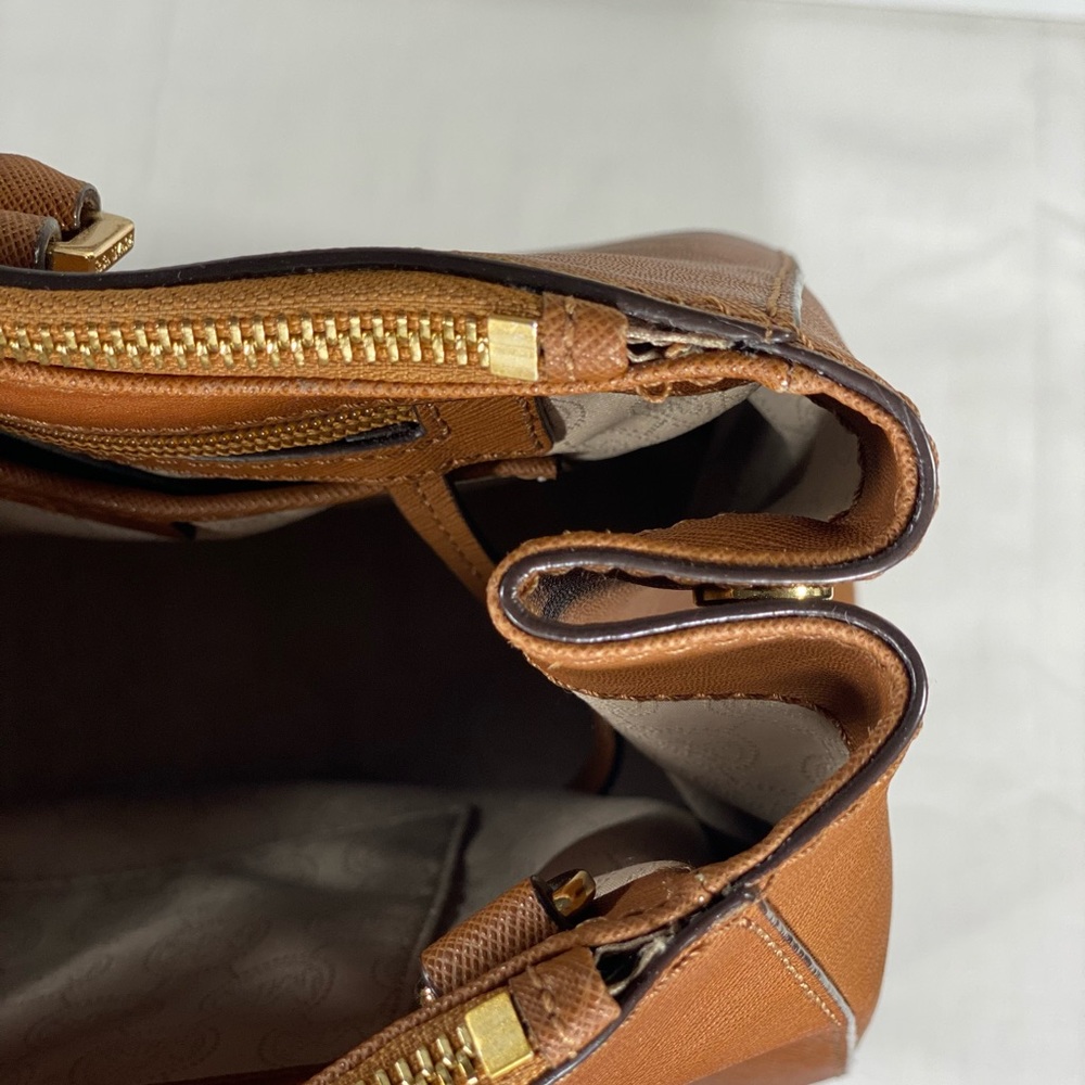 MK Handbag - Picture 6 of 11